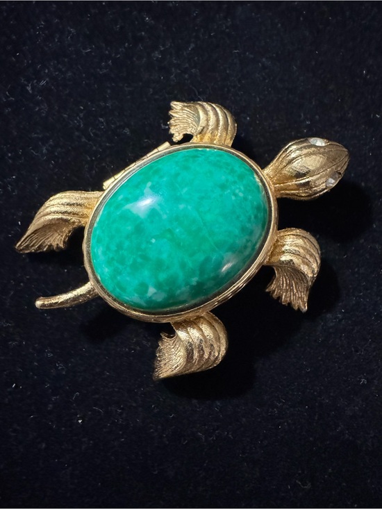 Avon Other - Vintage Avon Gold-Tone Turtle Perfume Compact with Green Stone Accent